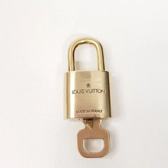 100% Authentic Louis Vuitton Authentic Gold Padlock Shiny Excellent 112825 - Picture 3 of 10